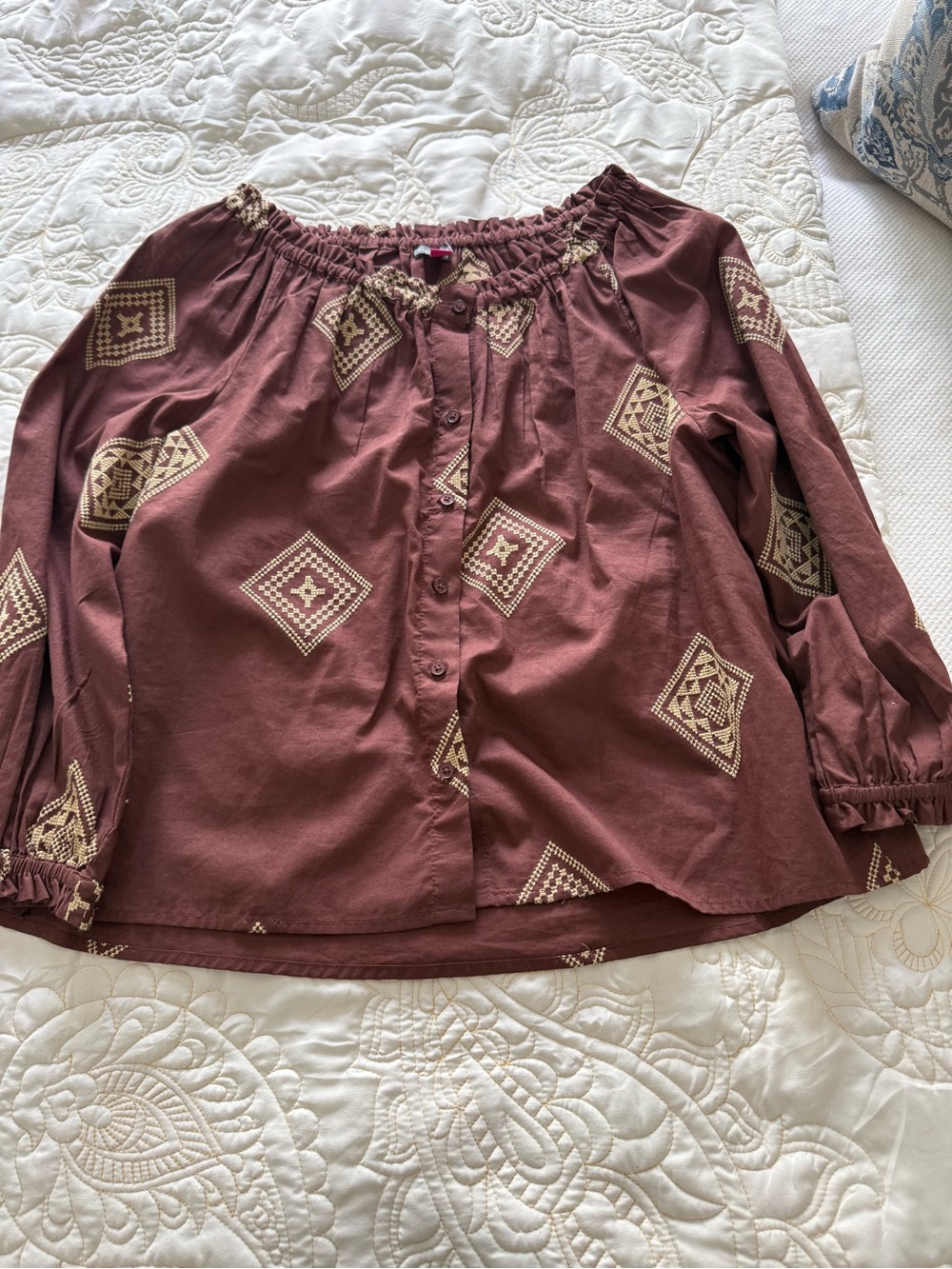 Vince Camuto Boho Off-Shoulder Peasant Top in Brown with Cream Print